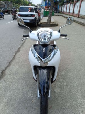 Honda SH Mode 2015 màu Trắng. Mua bán Xe máy tại Quận Liên Chiểu Đà Nẵng được đăng bởi long