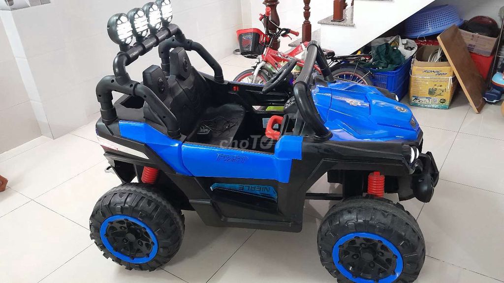 Xe điện trẻ em 2 chỗ Xanh Đen. Mua bán Mẹ và bé tại Quận Ninh Kiều Cần Thơ được đăng bởi THành Được hình 1