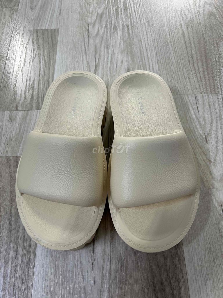 Dép bánh mì mới 98%. Mua bán Giày dép tại Quận 8 Tp Hồ Chí Minh được đăng bởi Diem  hình 1