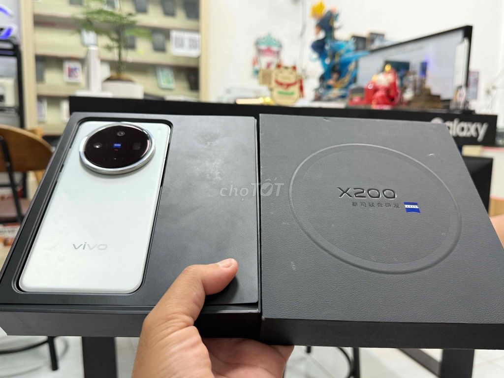 vivo x200 12/256 fullbox 99% bán hoặc gl nhẹ