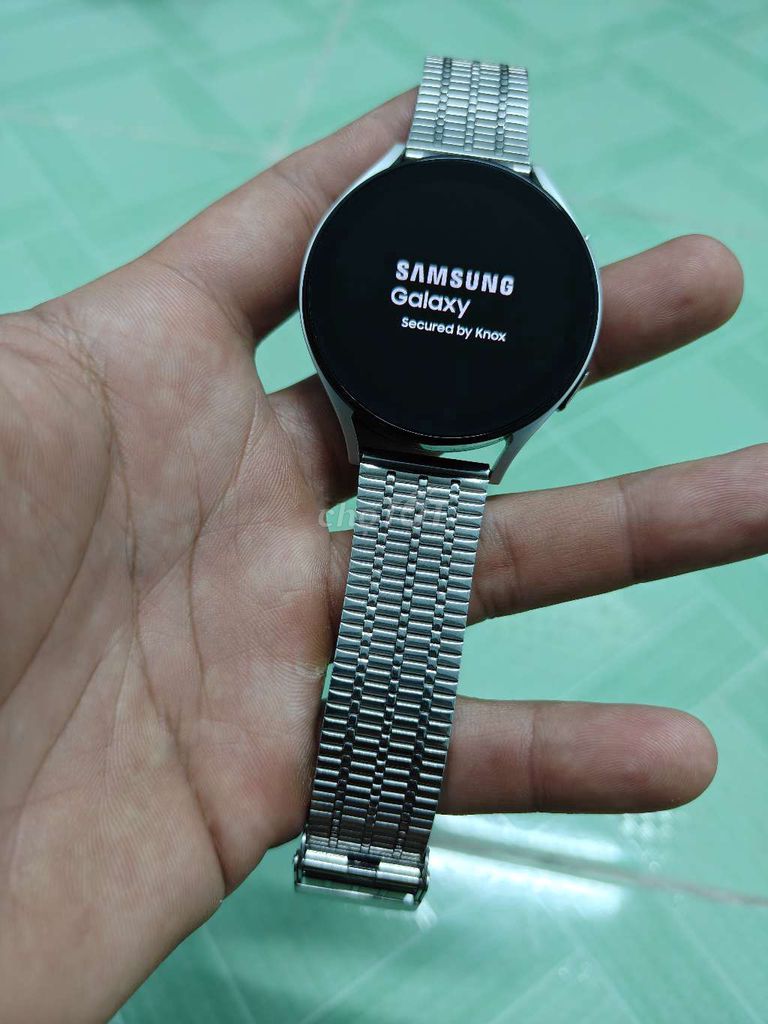 Samsung Galaxy Watch 5 Bạc. Mua bán Thiết bị đeo thông minh tại Thành phố Bến Tre Bến Tre được đăng bởi Lê Trường hình 1