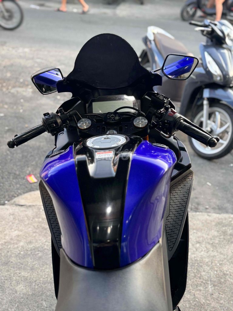 Cần bán Yamaha R15V3 2020 Biển 8) 9 chủ Xe đẹp. Mua bán Xe máy tại Quận Bình Tân Tp Hồ Chí Minh được đăng bởi Việt Motor Bình Tân hình 9