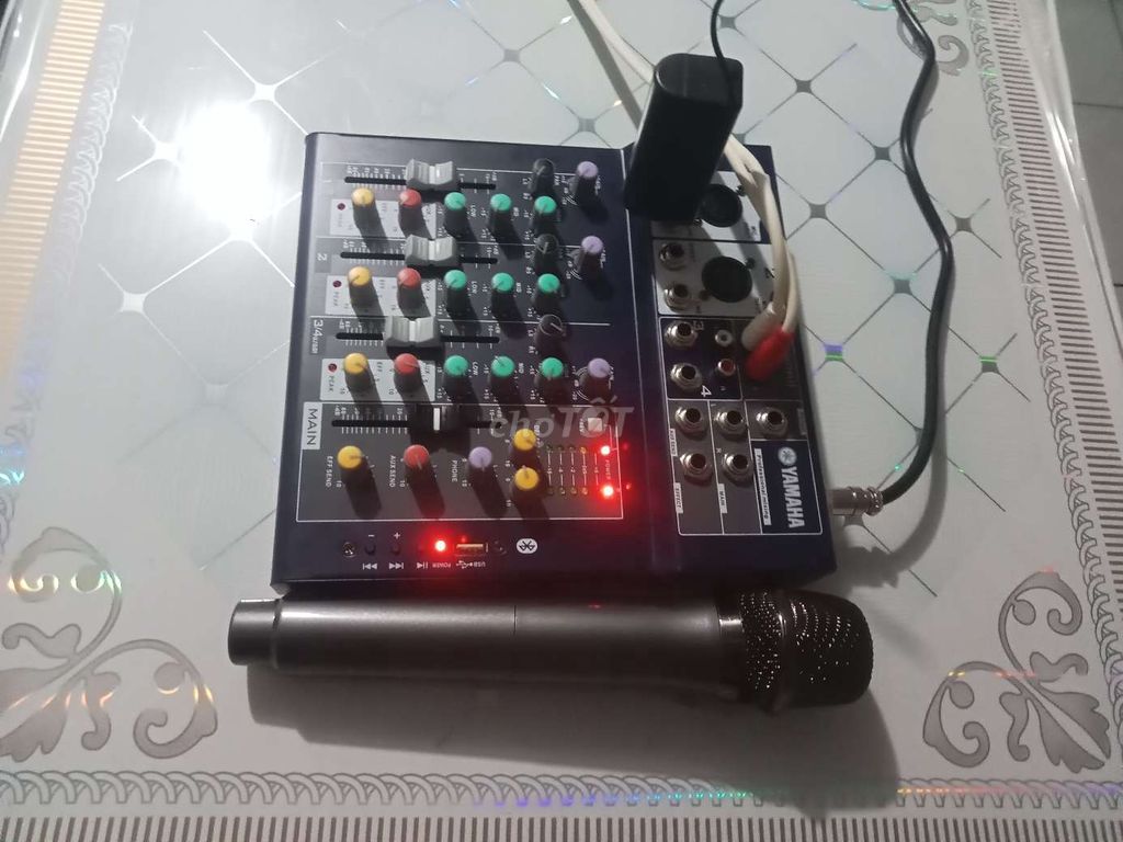Bán thanh lý một bàn Mixer F4 kèm mic. Mua bán Tivi, Âm thanh tại Huyện Bình Chánh Tp Hồ Chí Minh được đăng bởi Duy  hình 2