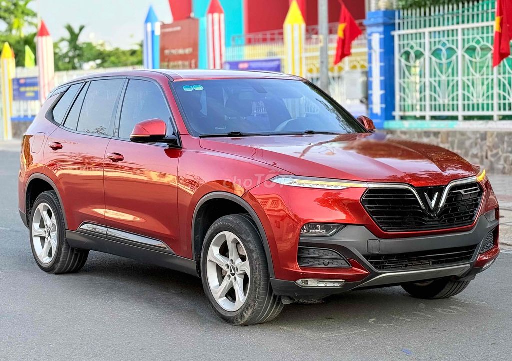VinFast Lux SA 2.0 Turbo 2019 Base красный 71 000 км