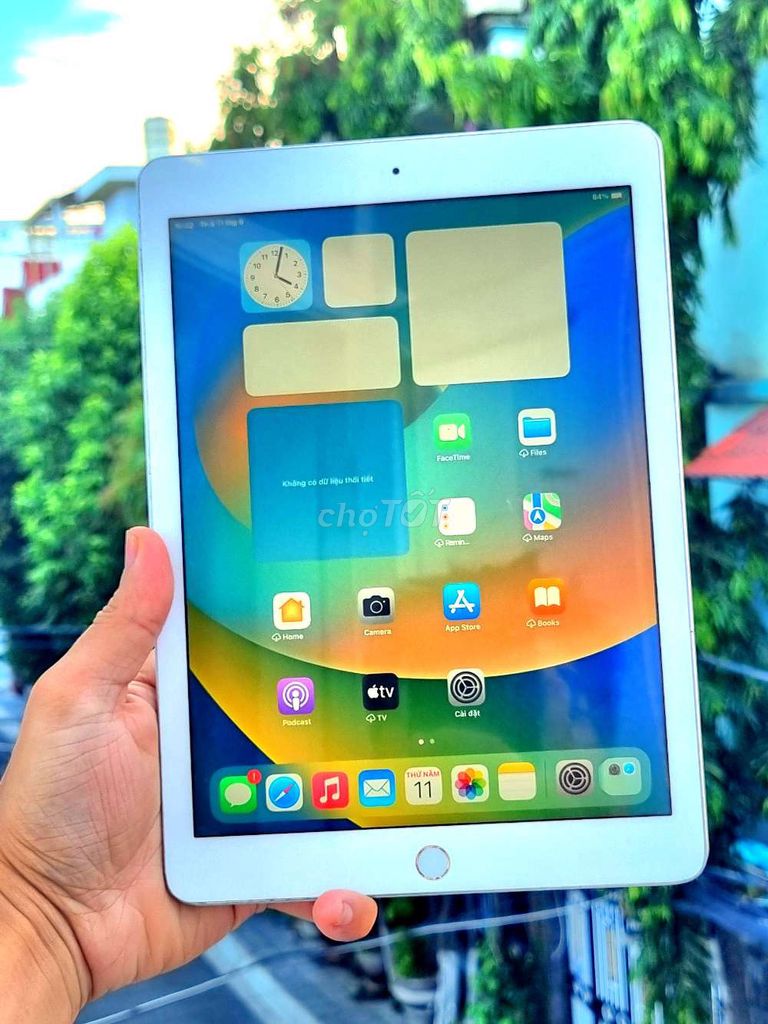 Apple iPad Gen 5 nhanh mượt chạy full ứng dụng. Mua bán Máy tính bảng tại Quận Hải Châu Đà Nẵng được đăng bởi Lộc Roy hình 1