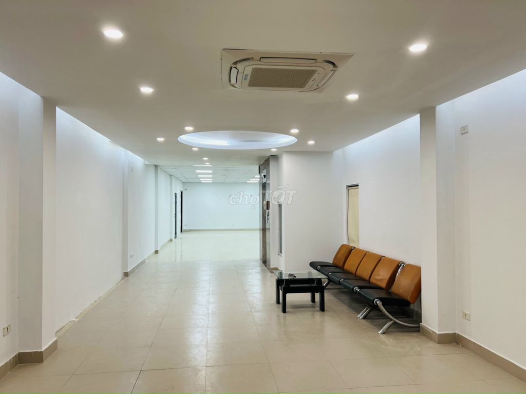 Cho thuê văn phòng phố thái hà,dtsd 200m2,đống đa,hn,thông sàn