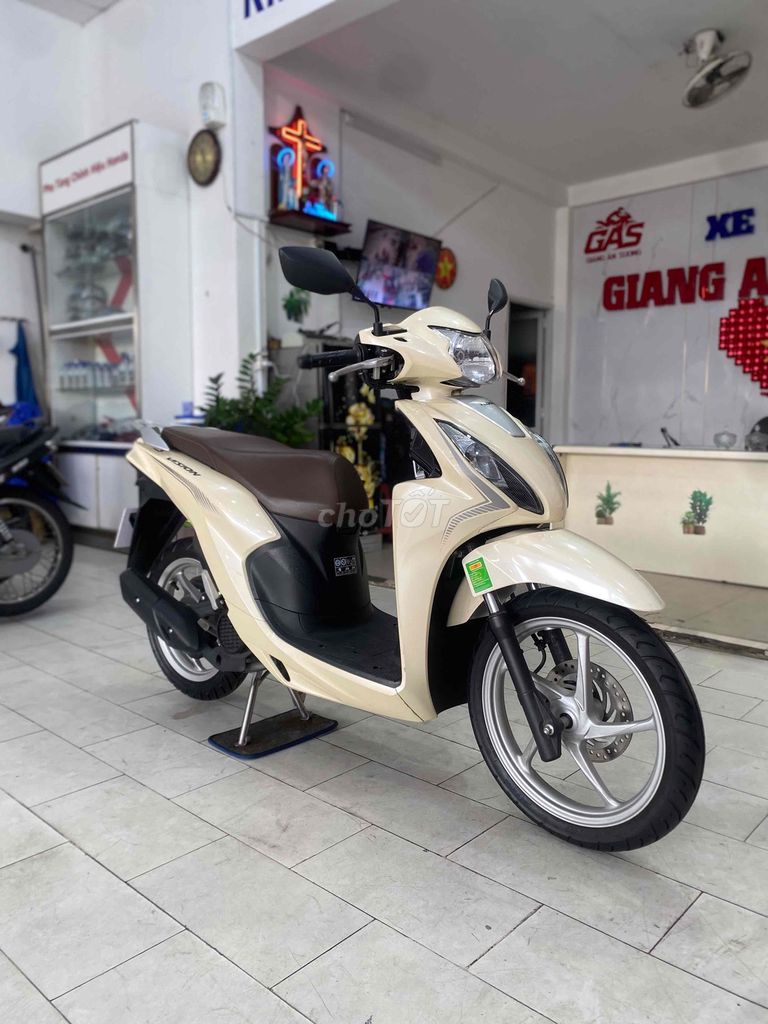 Honda Vision 110 đk 2024 màu vàng đen BSTP. Mua bán Xe máy tại Quận 12 Tp Hồ Chí Minh được đăng bởi Xe Máy Hoàng Giang An Sương  hình 1