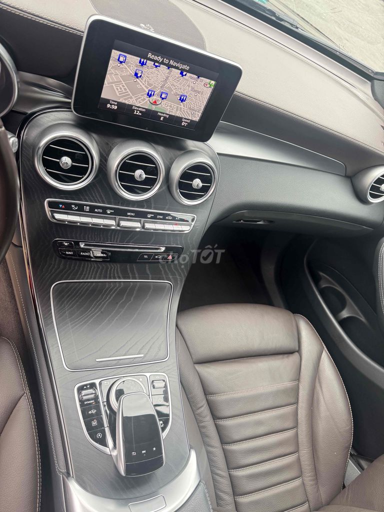 Mercedes Benz GLC300 4matic model  2017 - 62000 km. Mua bán Ô tô tại Quận 11 Tp Hồ Chí Minh được đăng bởi quan hình 13