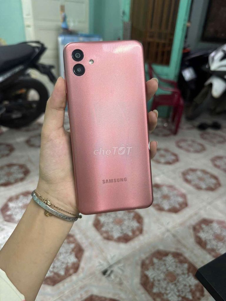 Samsung A04, 32GB, sạc nhanh, đẹp. Mua bán Điện thoại tại Thành phố Thủ Dầu Một Bình Dương được đăng bởi Phước Mobile hình 1