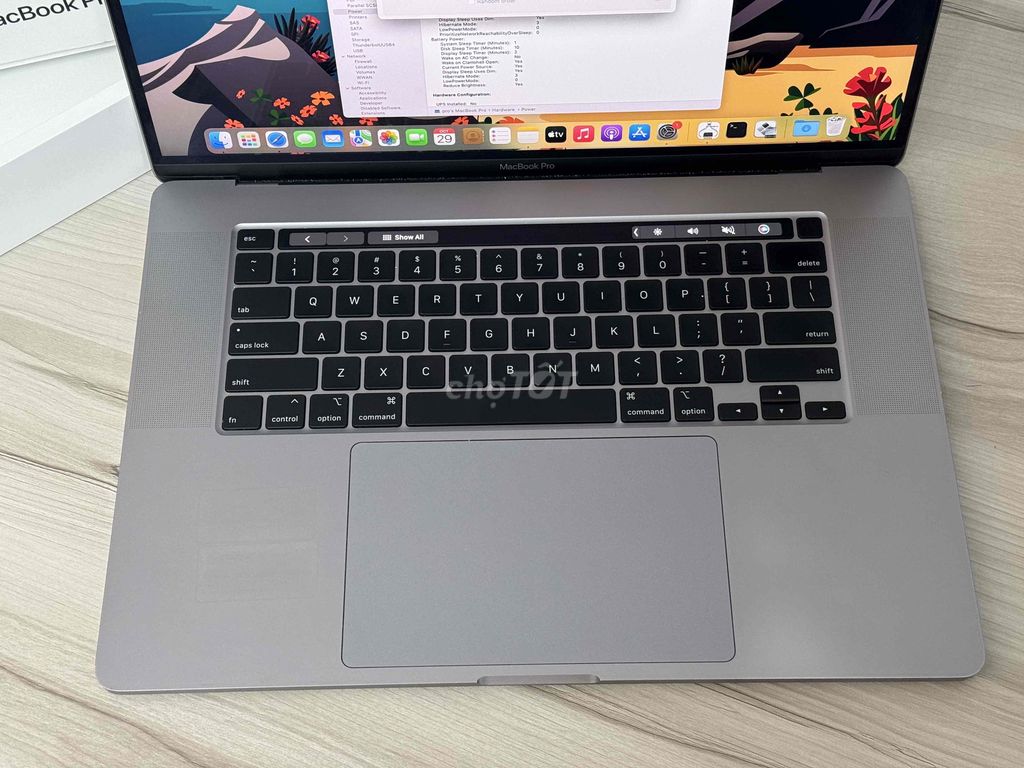 Macbook Pro 2019 - 16 inch , i7/  16 GB - SSD 512