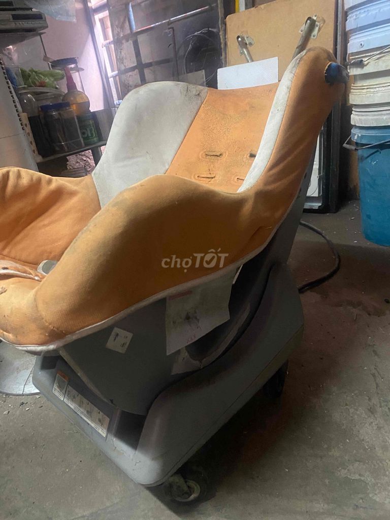 ghế trẻ em trên xe ô tô