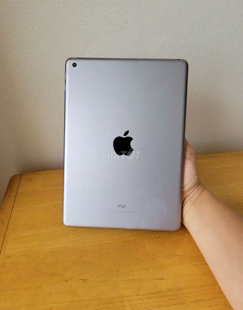 Apple iPad Gen 6 grey 32GB zin đẹp có gl. Mua bán Máy tính bảng tại Quận Tân Phú Tp Hồ Chí Minh được đăng bởi An Đình hình 1