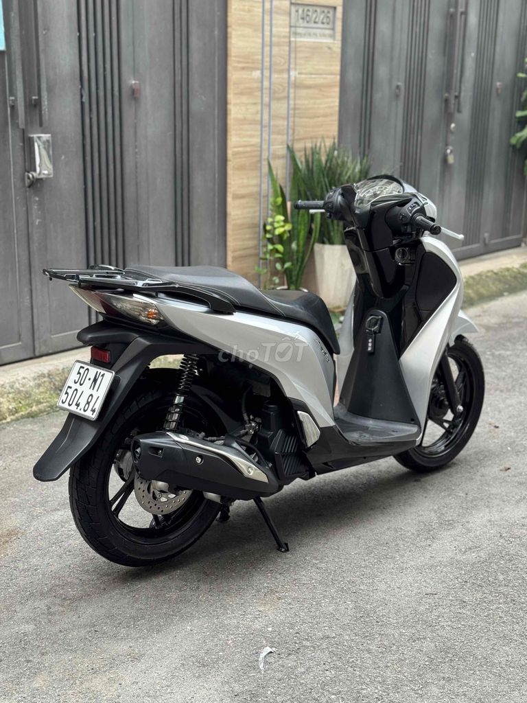 honda sh 125i màu bạc xe đẹp keng bstp 9 chủ. Mua bán Xe máy tại Quận Gò Vấp Tp Hồ Chí Minh được đăng bởi CHXM 86 chuyên bán xe trả góp hình 9