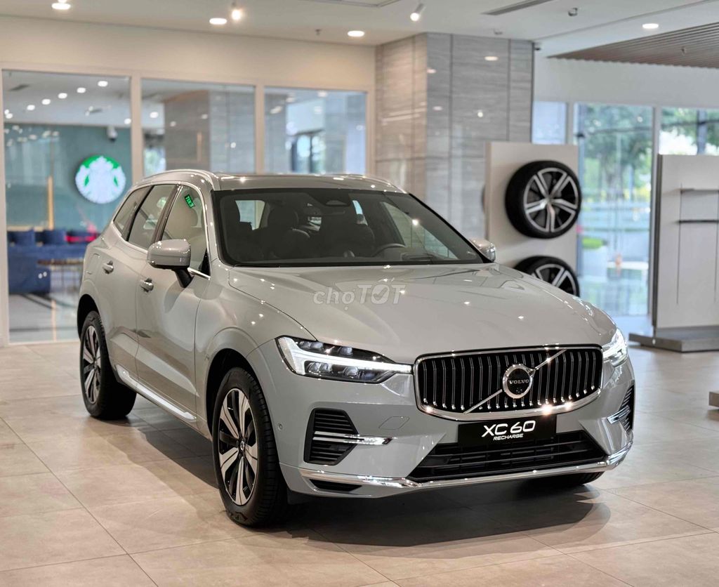 Volvo XC60 xăng lai điện ULTRA (Màu mới năm 2024)