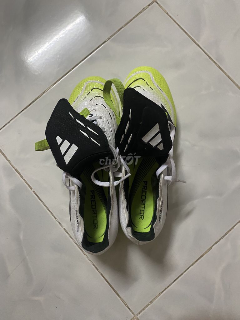 Giày đinh Adidas Nam size 43 Trắng, Vàng neon. Mua bán Đồ thể thao, Dã ngoại tại Thành phố Vũng Tàu Bà Rịa - Vũng Tàu được đăng bởi Hàn Chí Thành hình 1