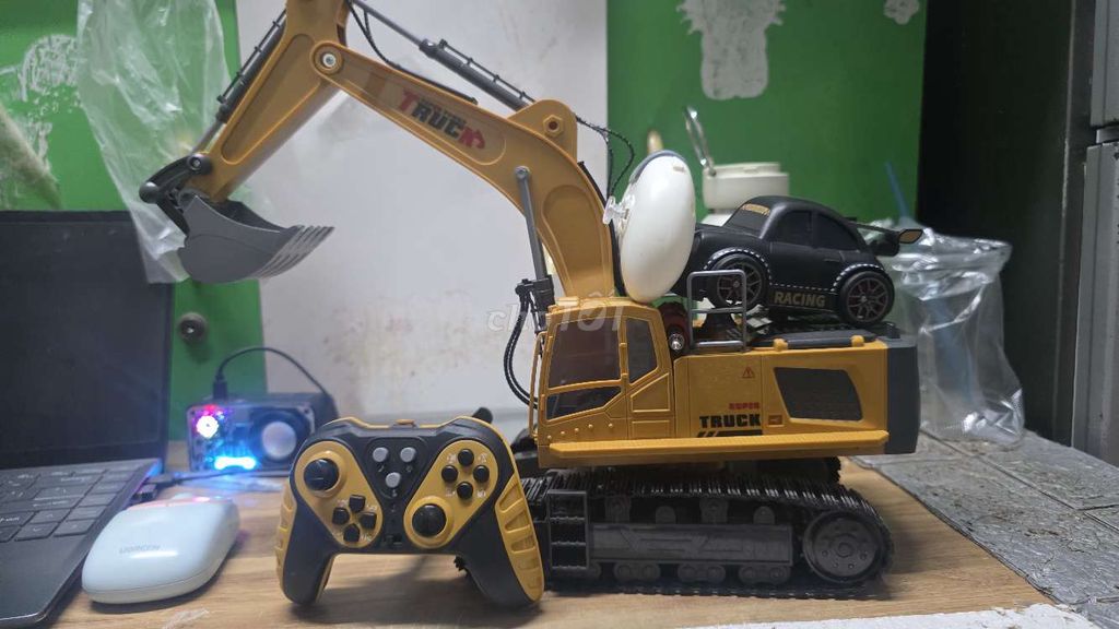 Đồ chơi điều khiển Máy xúc Vàng đen. Mua bán Sở thích khác tại Quận Ninh Kiều Cần Thơ được đăng bởi Đạt 009 hình 1