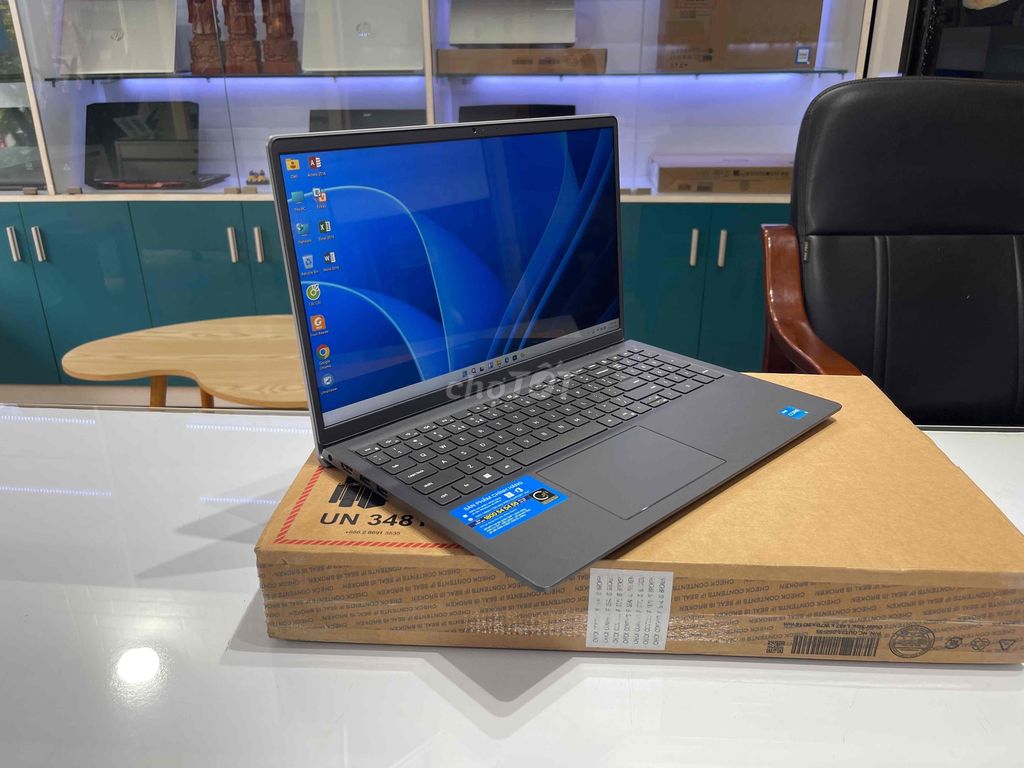 Laptop Dell 3520 i3 1215U/8GB/SSD 256GB Mới 99%