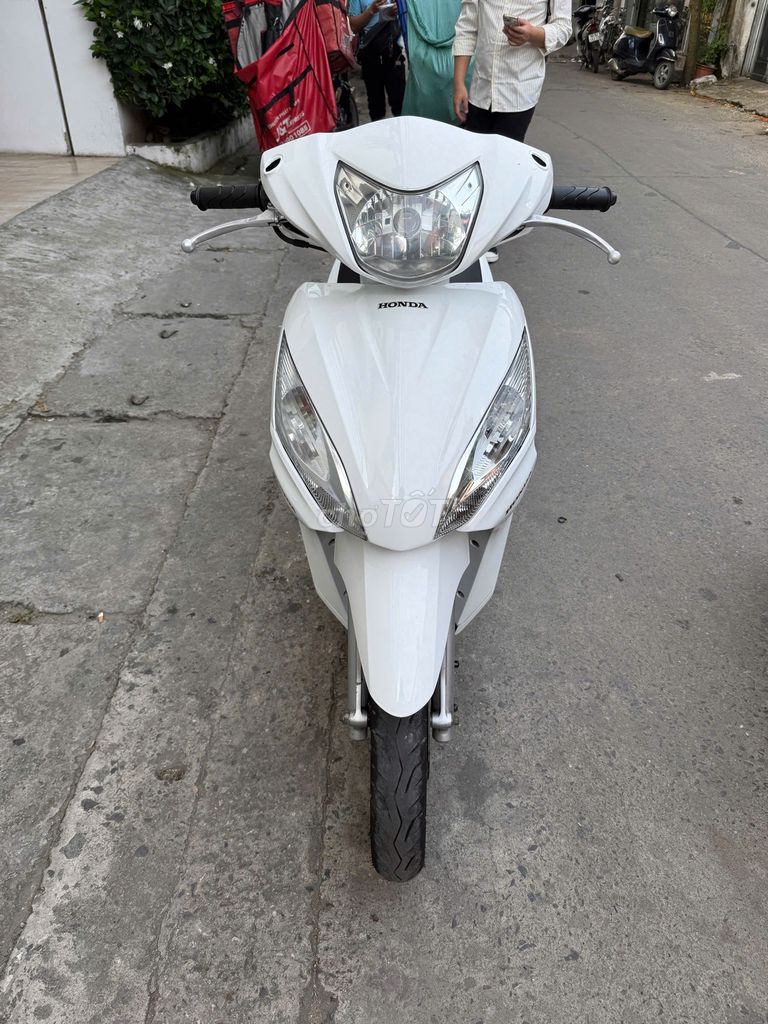VISION MÀU TRẮNG 2012 CÒN RẤT MỚI. Mua bán Xe máy tại Quận Cầu Giấy Hà Nội được đăng bởi E Hoà hình 1