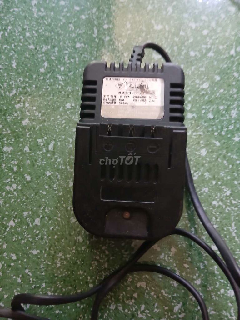 Sạc pin trượt 15V Đen đã dùng. Mua bán Phụ kiện (Màn hình, Chuột...) tại Huyện Tam Nông Đồng Tháp được đăng bởi Quy Le hình 1