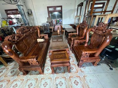 Bộ bàn ghế tiếp khách .gỗ căm xe quá đẳng cấp. Mua bán Bàn ghế tại Thành phố Phan Thiết Bình Thuận được đăng bởi Bản Nguyễn