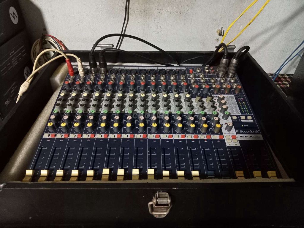 Mixer Soundcraft EFX 12 mạch vàng