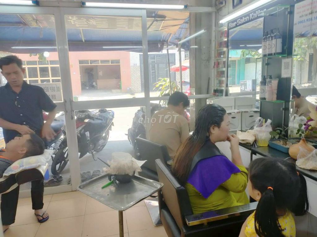 Nhà bán chính chủ đang cho thuê làm tiệm tóc ở Lê Minh Xuân Bình Chánh