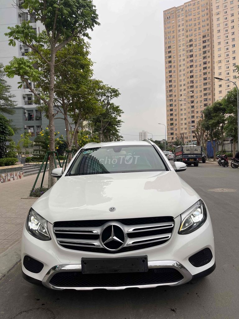 Mercedes Benz GLC 2018 Trắng Tự động 80000km