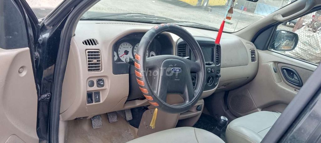 Ford Escape 2004 photo 2