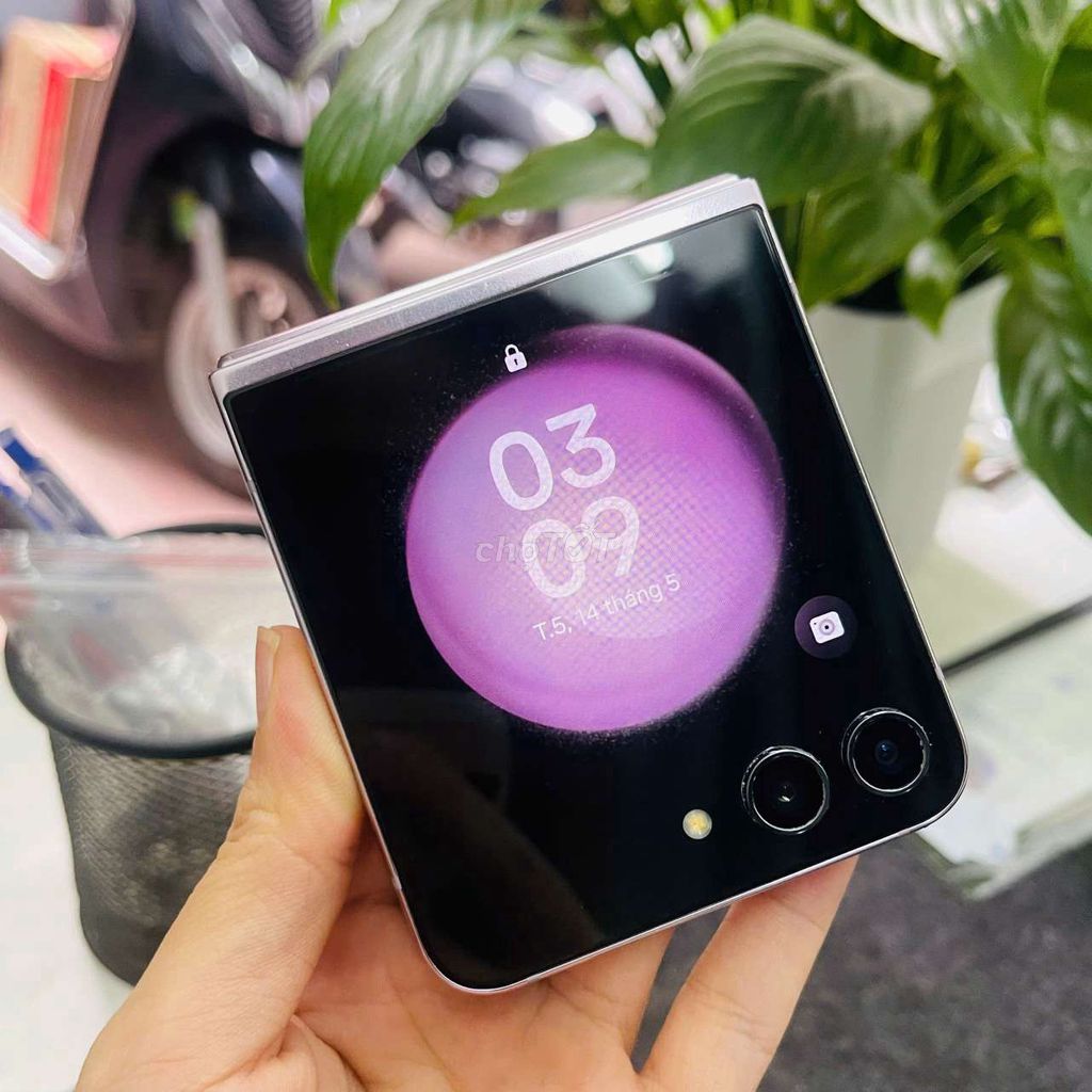 Samsung Galaxy Z Flip5 256GB . Mua bán Điện thoại tại Quận Thanh Xuân Hà Nội được đăng bởi nguyễn nga hình 1