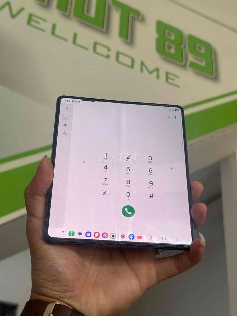 Samsung Galaxy Z Fold4 Đen. Mua bán Điện thoại tại Thành phố Buôn Ma Thuột Đắk Lắk được đăng bởi Cầm Đồ PHÚT 89  hình 1
