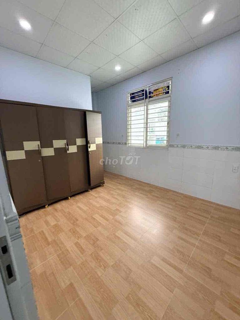 Дом рядом с промзоной Тан Бинь, 5x22м (110м2), 3 этажа