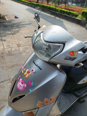 Bán xe Honda Lead mầu bạc chính chủ. Mua bán Xe máy tại Quận Hai Bà Trưng Hà Nội được đăng bởi Mr tín 