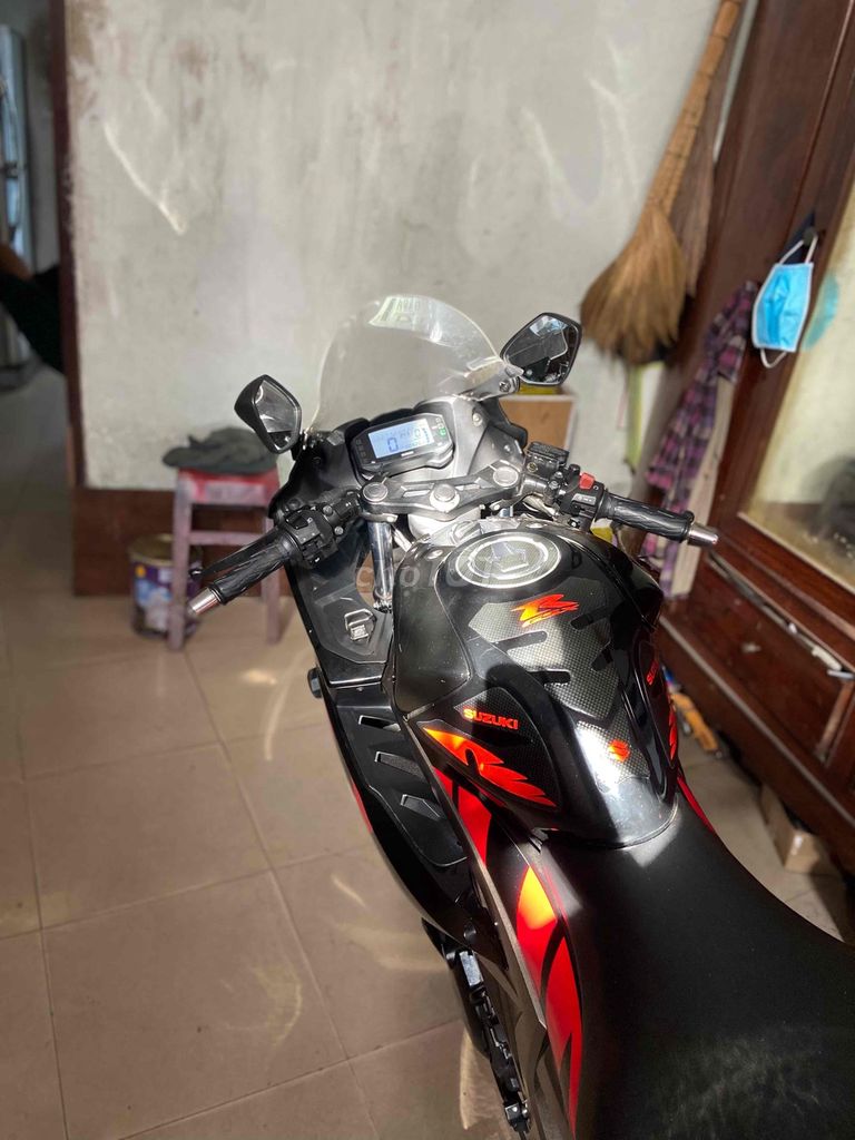 Suzuki GSX Đen Đỏ 9264 km. Mua bán Xe máy tại Thành phố Vĩnh Long Vĩnh Long được đăng bởi Tuấn hình 3