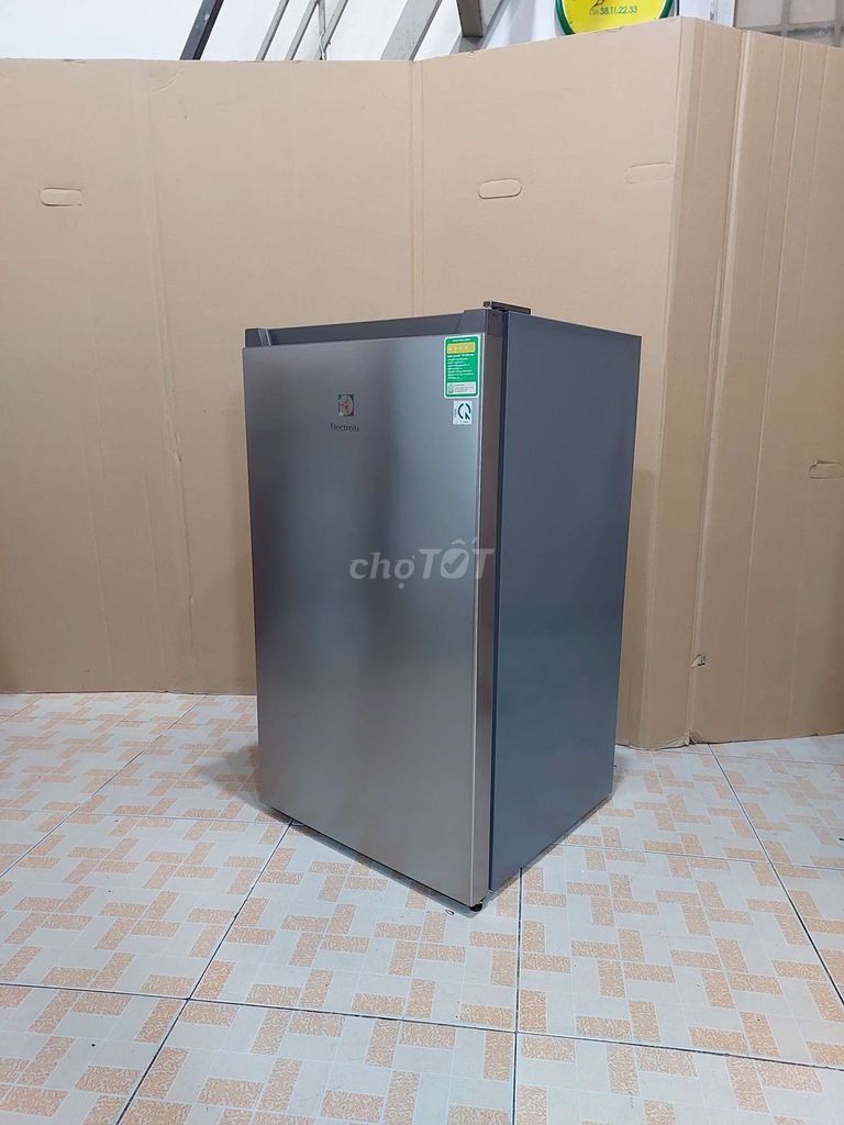 Tủ lạnh Elec EM90K7 nhỏ gọn 1ngăn, bh chính hãng.