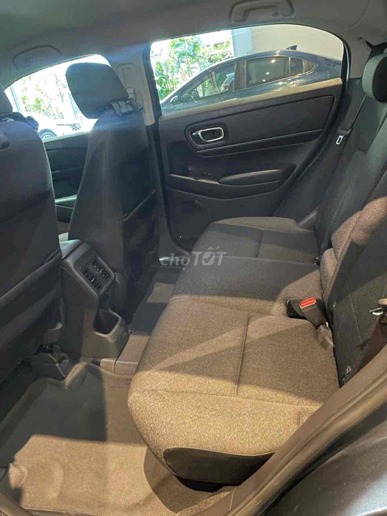HONDA HRV G SIÊU LƯỚT - Odo Chỉ 5000 km -. Mua bán Ô tô tại Quận 7 Tp Hồ Chí Minh được đăng bởi Showroom Honda Ôtô Sài Gòn Quận 7 hình 6