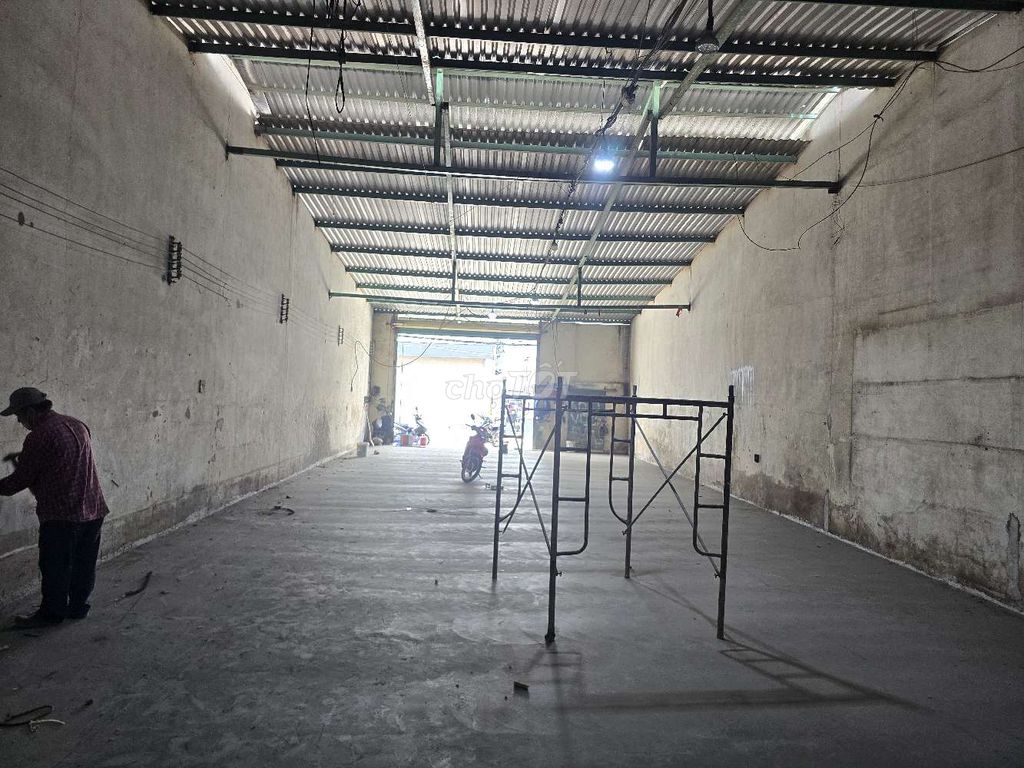 CHO THUÊ KHO,XƯỞNG 300M² GIÁ 20TR/T, Đ XE CÔNG 40F P.BÌNH HƯNG HÒA 
