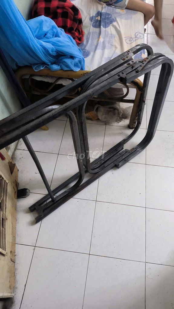 Khung ghế nằm gấp Kim loại Đen đã sử dụng. Mua bán Bàn ghế tại Quận Bình Thạnh Tp Hồ Chí Minh được đăng bởi pham kim hình 1