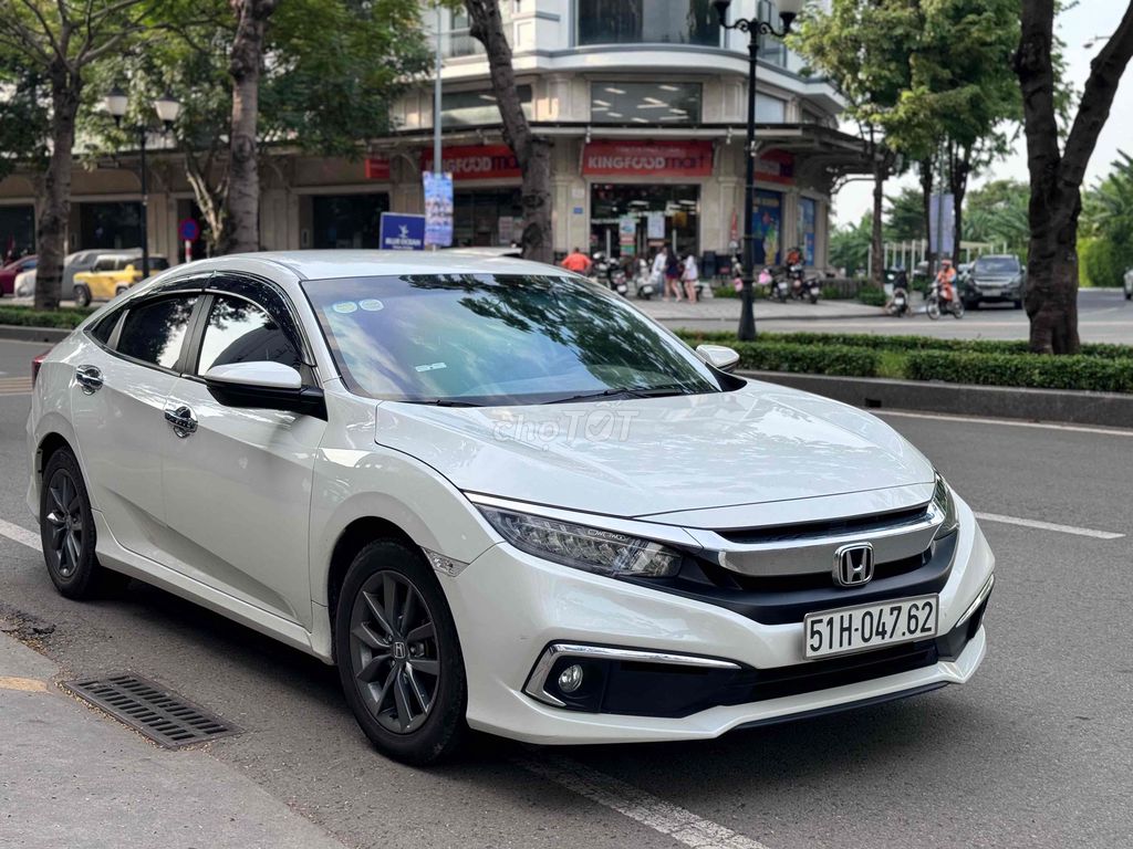 Honda Civic Белый АКПП 5 мест Бензин
