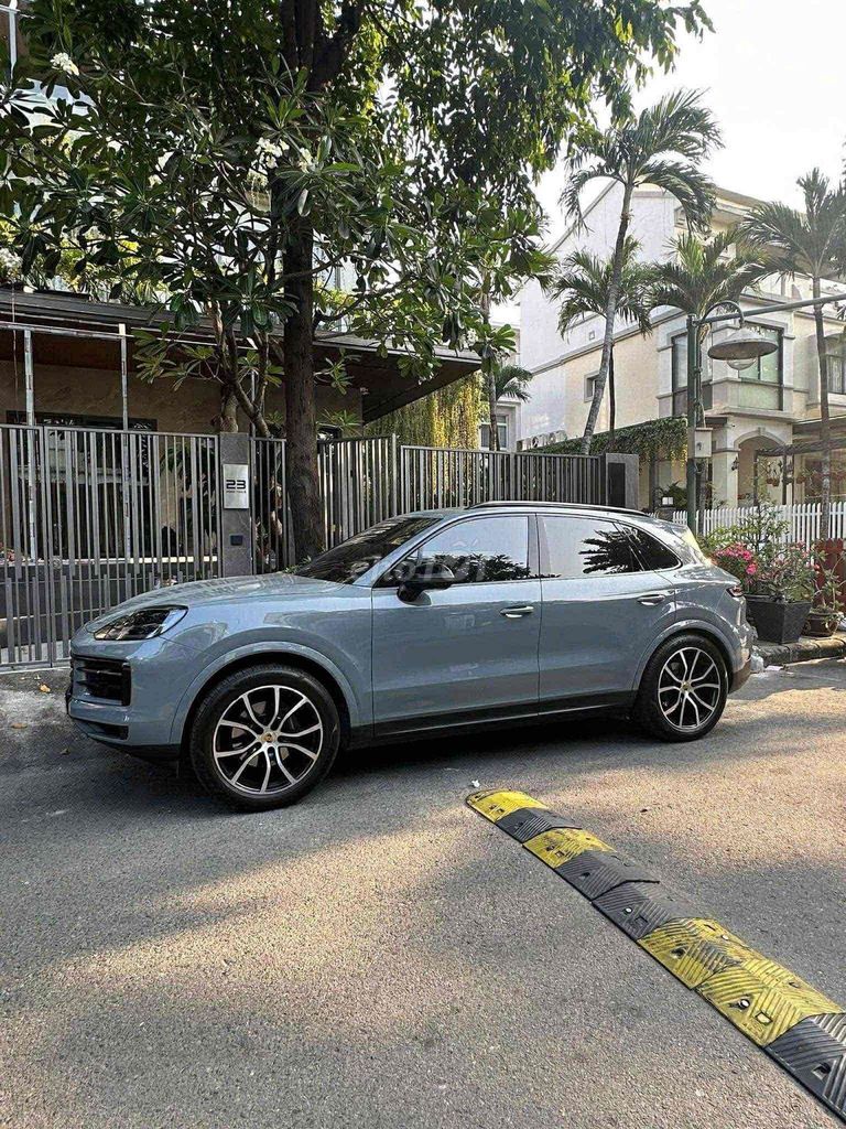 Porsche Cayenne 2023 Серый Немецкий Автомат