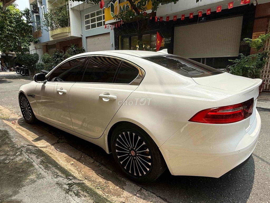 Jaguar XE 2016 - 93000 km. Mua bán Ô tô tại Quận 4 Tp Hồ Chí Minh được đăng bởi đạt hình 11