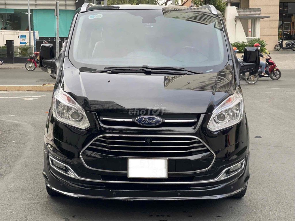 Hãng Ford bán Tourneo limousine 2021 lướt 1 chủ