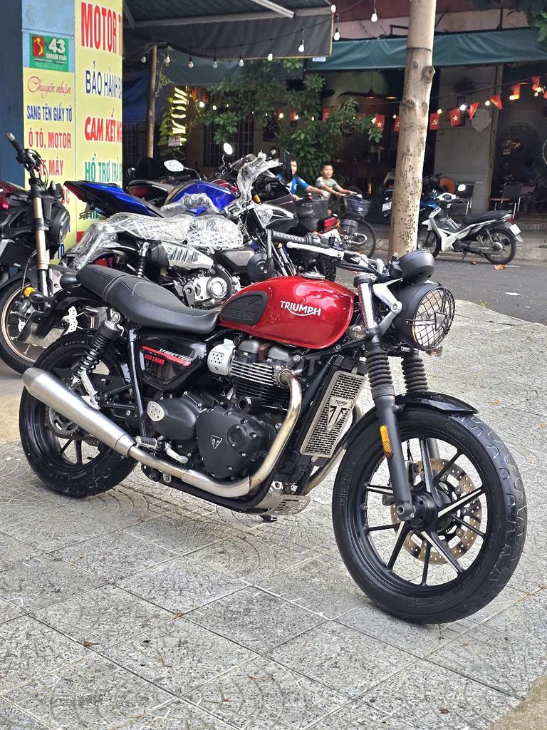 Triumph Speed Twin 900cc 2019 красный 14.000 км