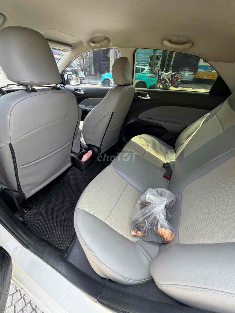 Kia Soluto белый 120000 км