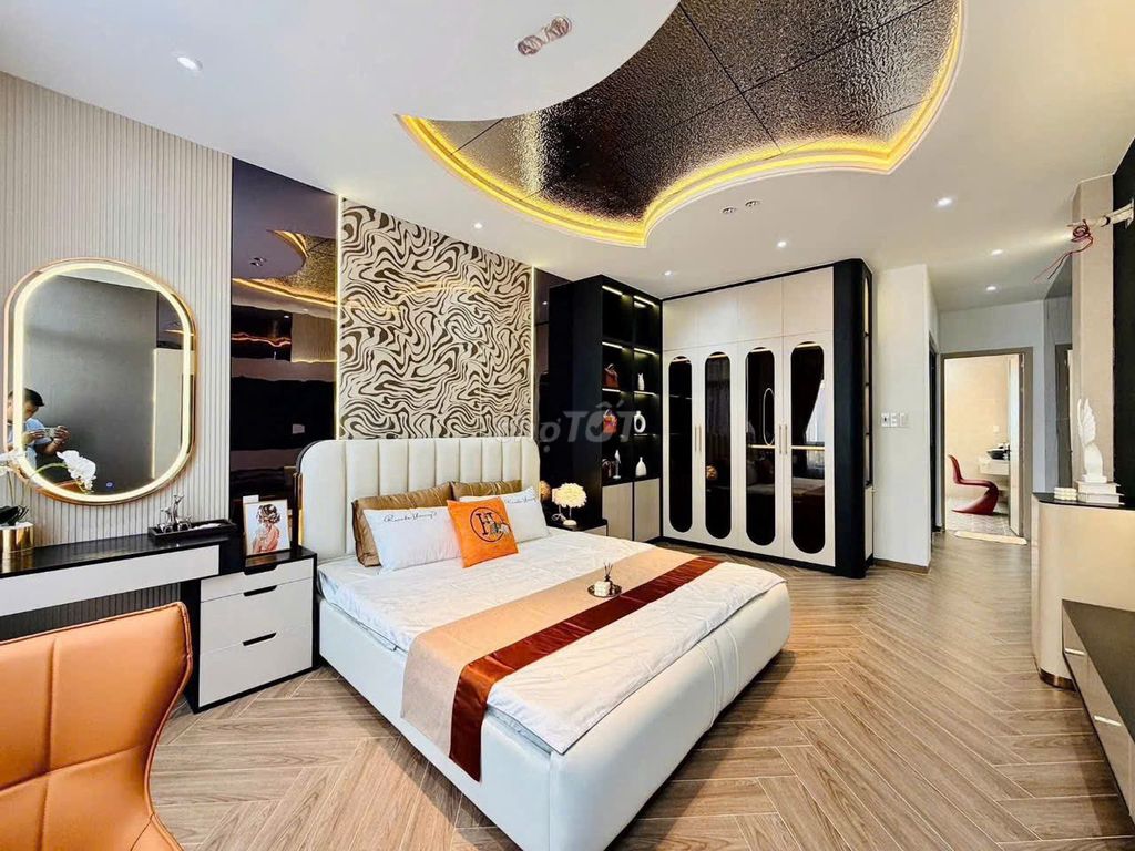Красивый дом с видом на парк Данг Туи Трам, 5x13 м, 2 этажа и терраса
