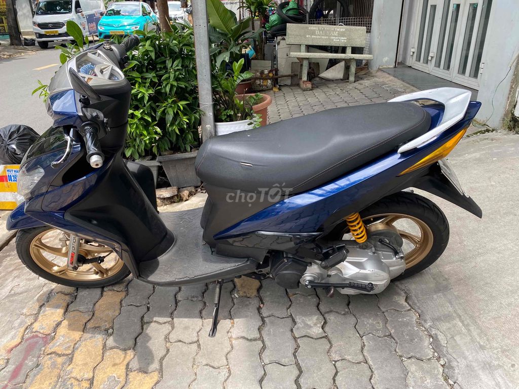 Xe tay ga Yamaha Luvias Fi 2015. Mua bán Xe máy tại Quận 7 Tp Hồ Chí Minh được đăng bởi Thương hình 1