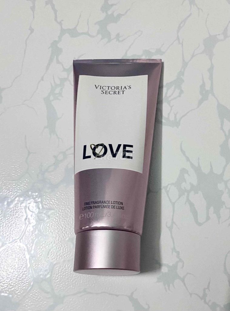 Dưỡng thể Victorias Secret Love 100ml USA. Mua bán Phụ kiện thời trang khác tại Quận 6 Tp Hồ Chí Minh được đăng bởi Chelsey  hình 1