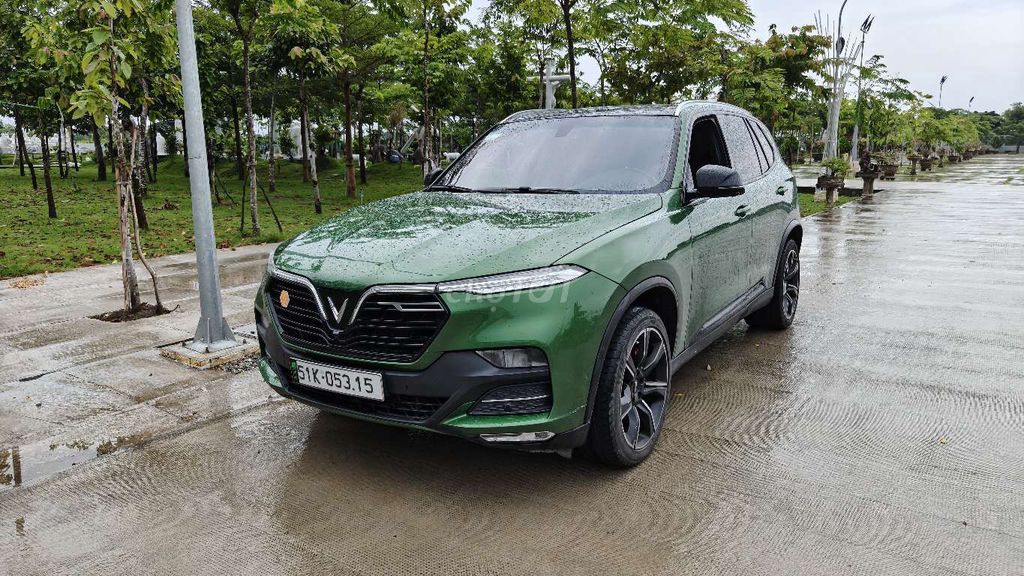 Автомобиль VinFast Lux SA2.0 Premium 2021