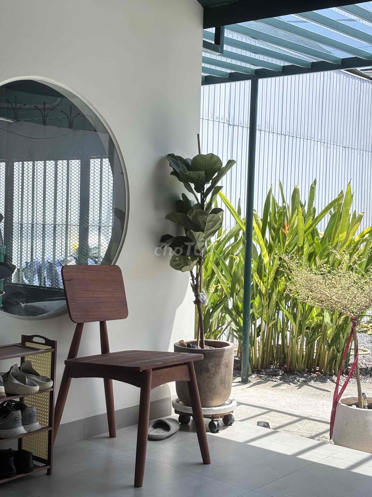 Ghế Gỗ Nâu Mới. Mua bán Bàn ghế tại Thành phố Thủ Dầu Một Bình Dương được đăng bởi thomas nguyen hình 1