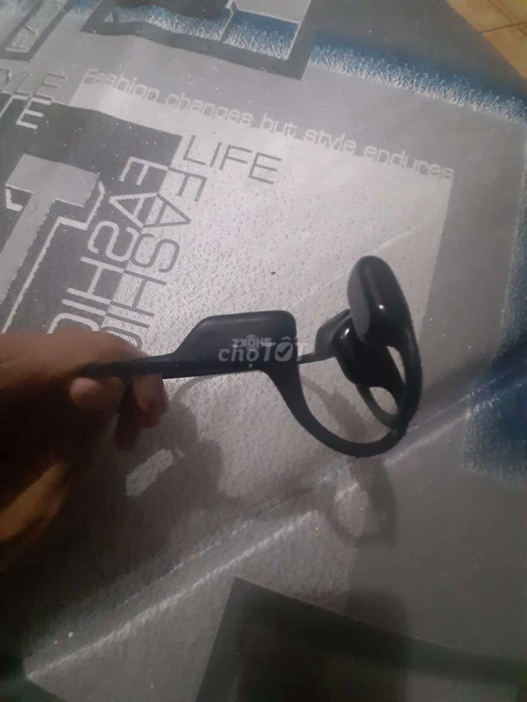 Tai nghe Shokz không dây màu Đen. Mua bán Thiết bị đeo thông minh tại Thành phố Thủ Đức Tp Hồ Chí Minh được đăng bởi kỳ anh hình 1