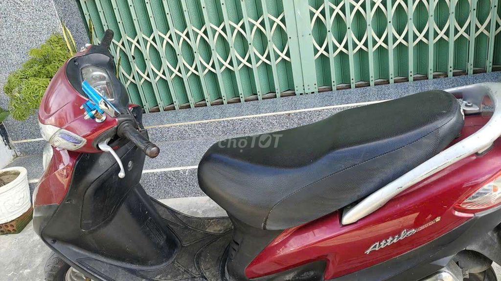 Xe tay ga Attila màu Đỏ